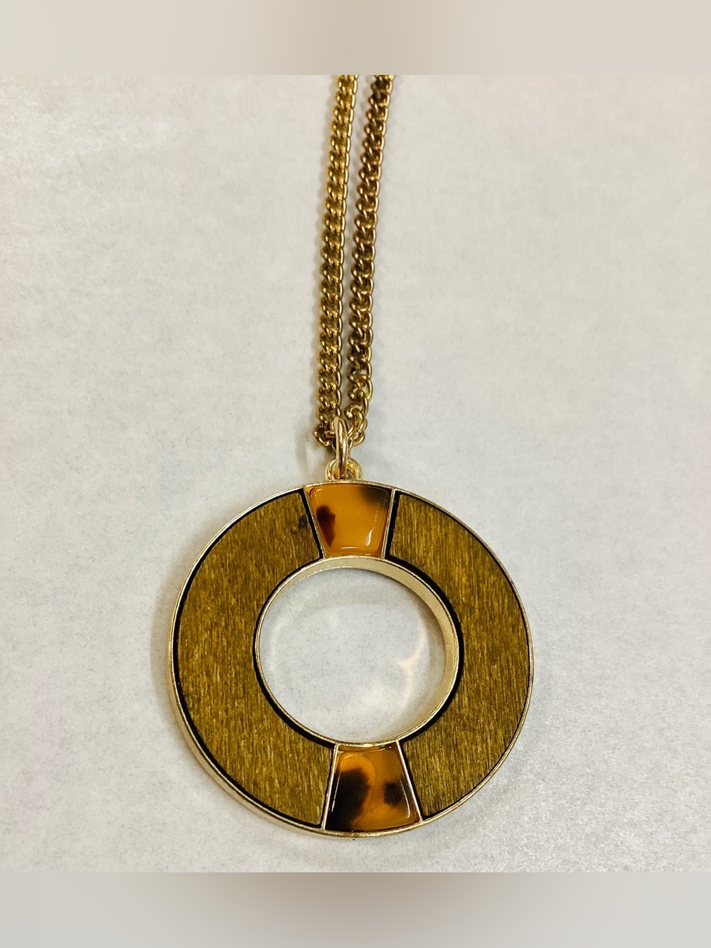 Wood Acrylic Inlay Circle Pendant Necklace Gold Tone Chain 🪾